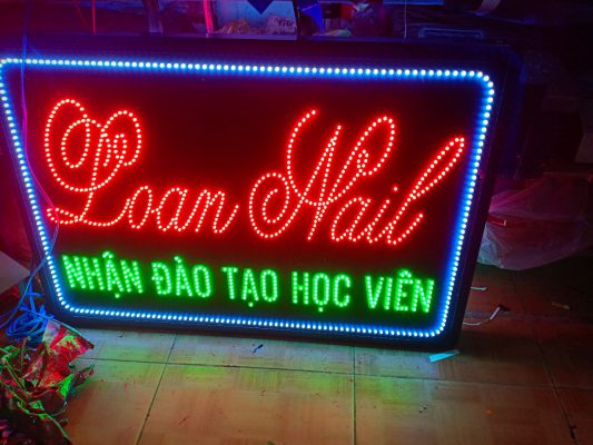 Biển quảng cáo led vẫy - QC Quang Minh